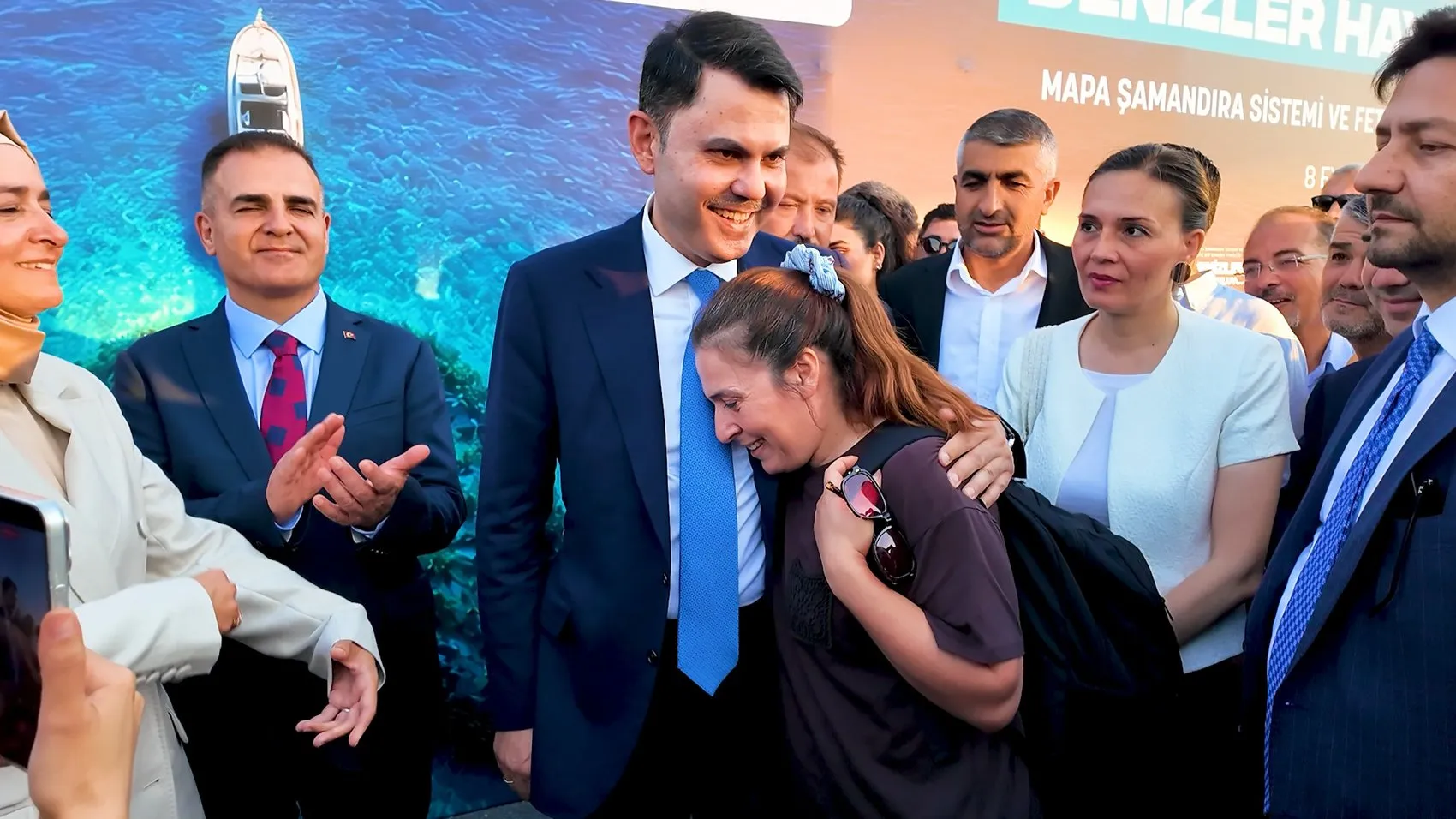 Muğla'da beklenmedik karşılaşma: Bakan Kurum'a depremzededen duygusal teşekkür