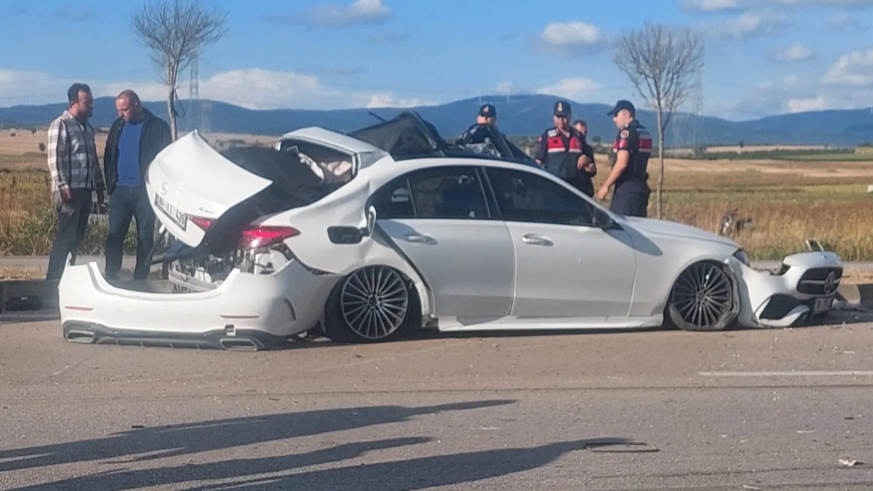 Bandırma'da yürek yakan kaza: Doğuma günler kala anne, kızı ve bebeği hayattan koparıldı