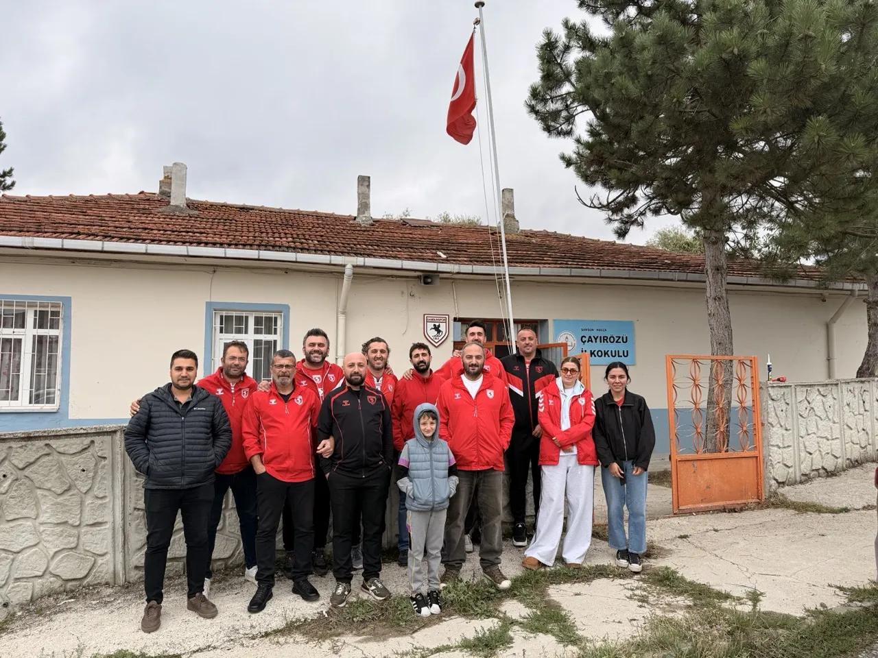 Samsunspor sevgisi kırsaldaki sınıflara taşındı: Minik öğrencilere anlamlı destek