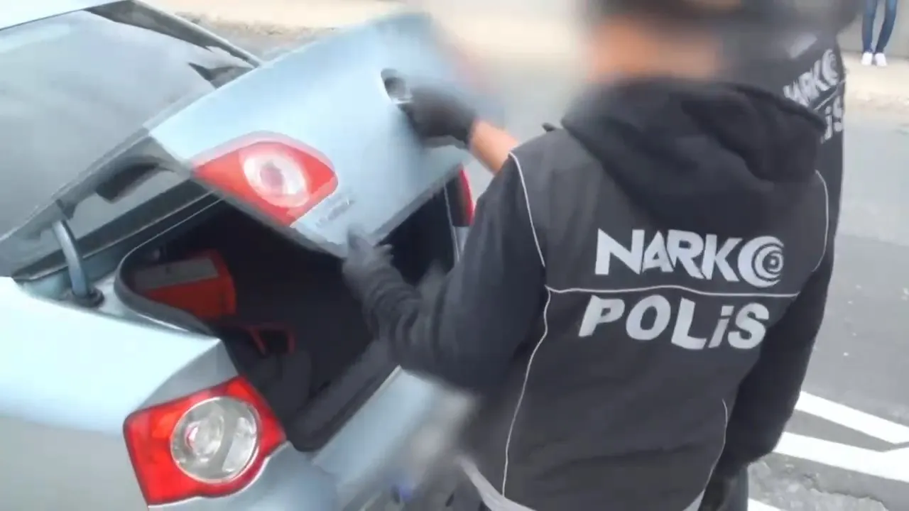 Çatalca'da narkotik baskını: TIR ve otomobile gizlenmiş servet ele geçirildi