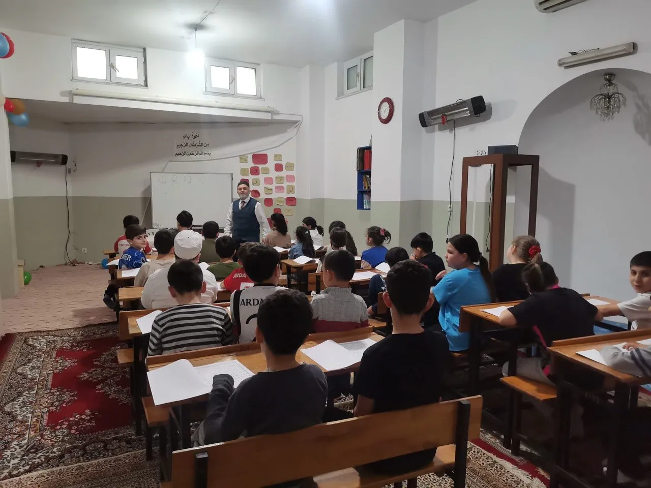 Cami bahçesinde yardım parası kavgası: Müezzin şikayetçi oldu, imamın saldırısına uğradı