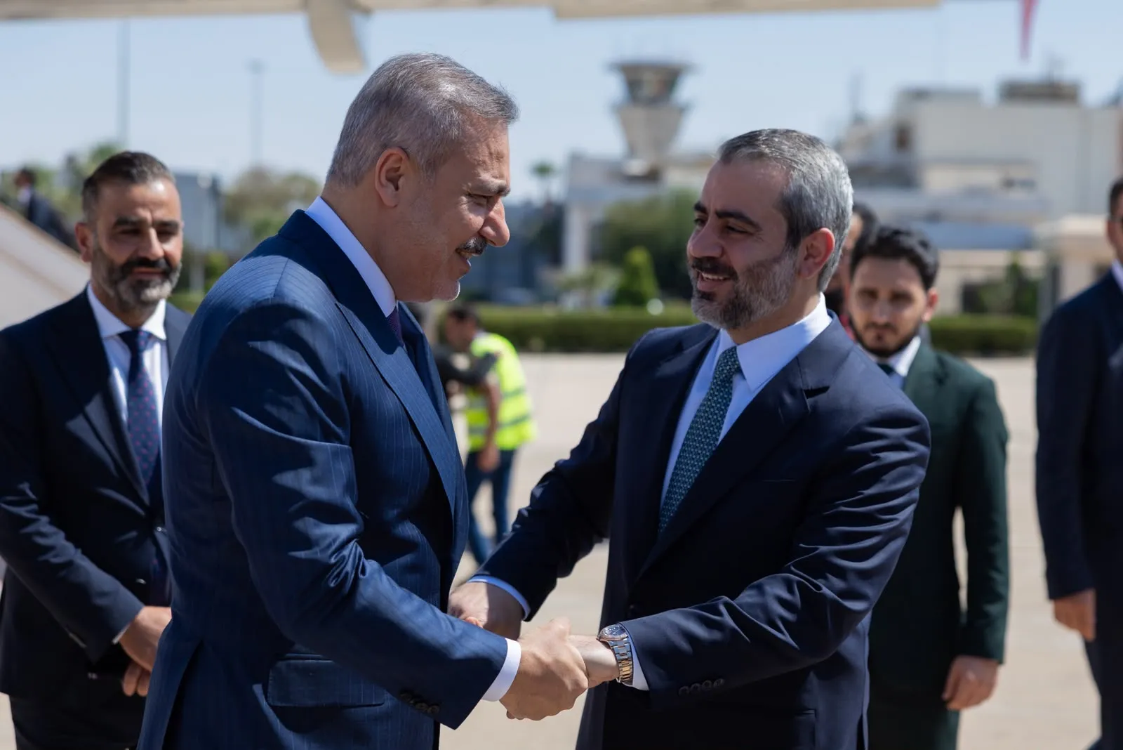Şam'da kritik temas: Hakan Fidan'ı havalimanında karşılayan isim dikkat çekti