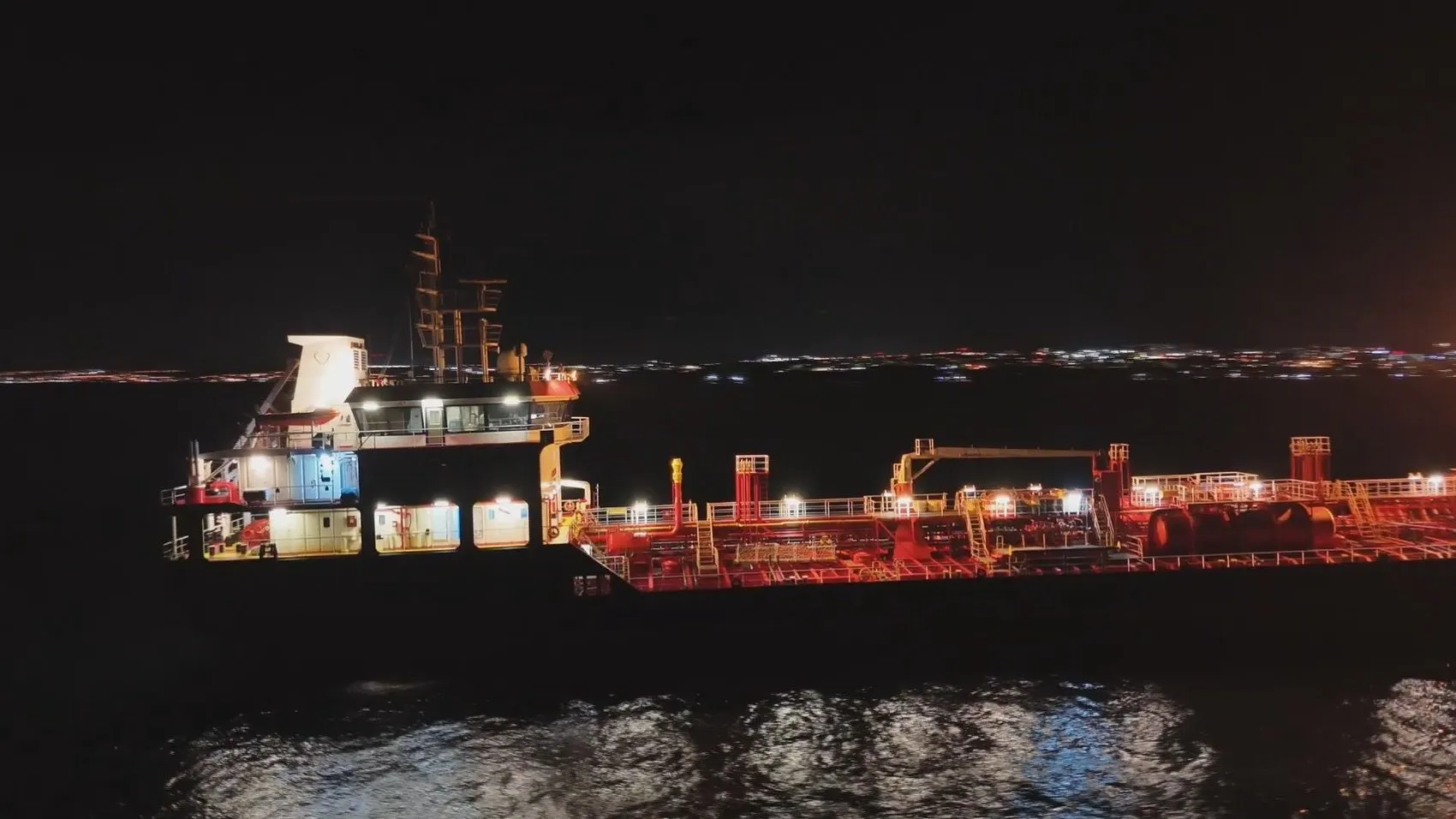 Marmara'nın karanlık sularında büyük panik: İki dev gemi çarpıştı