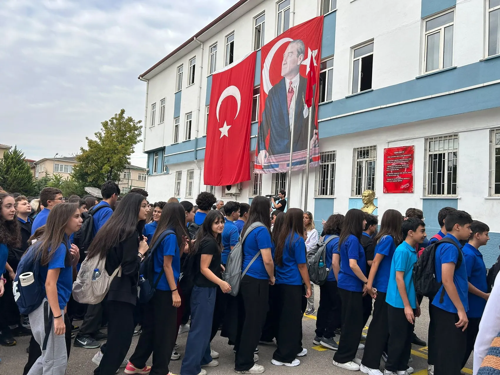 Başkentte ders zili çaldı: Milyonlarca öğrenci için maraton başladı