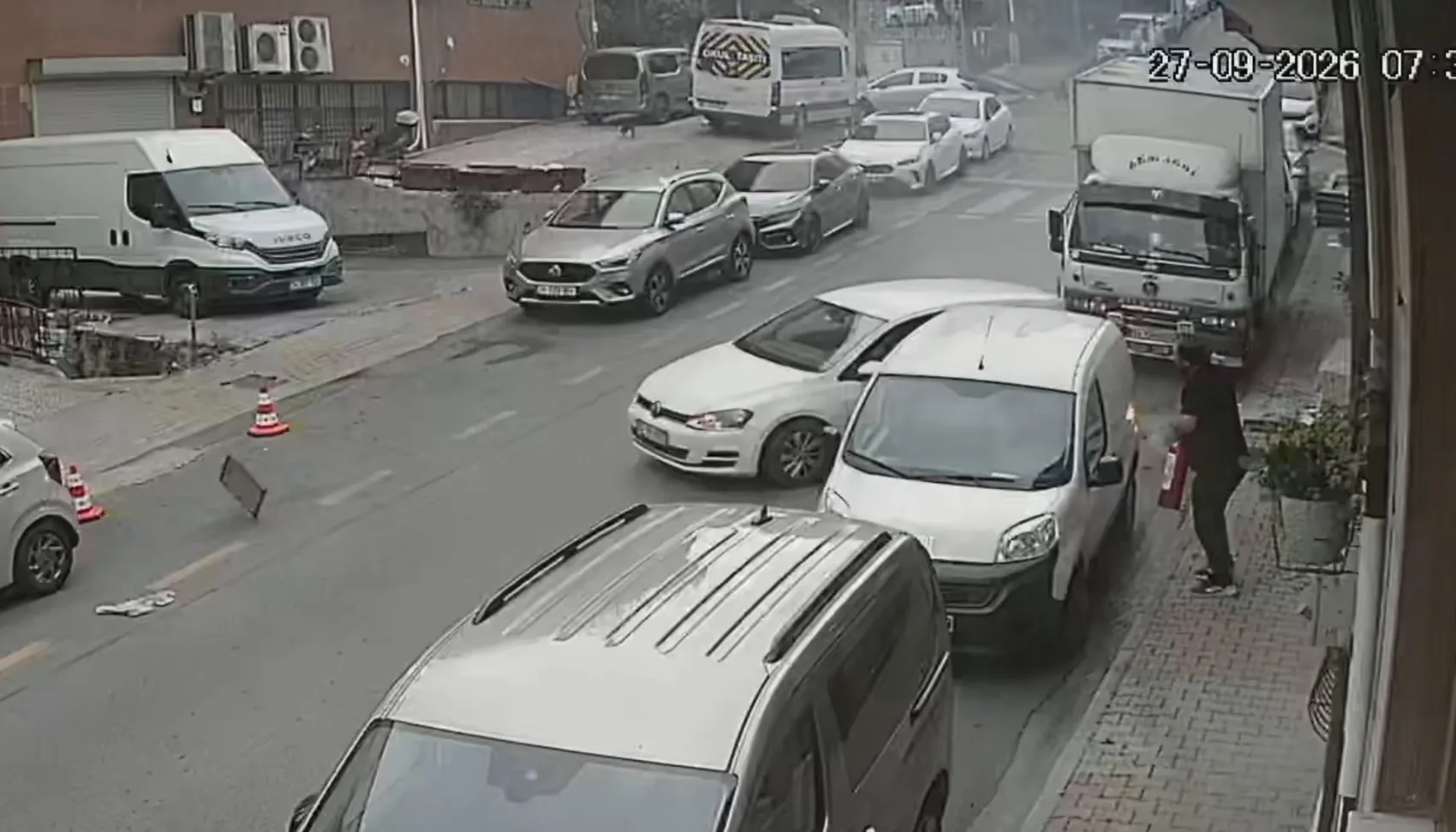 Saniyelerle gelen kurtuluş: Kağıthane'de patlama anı kamerada