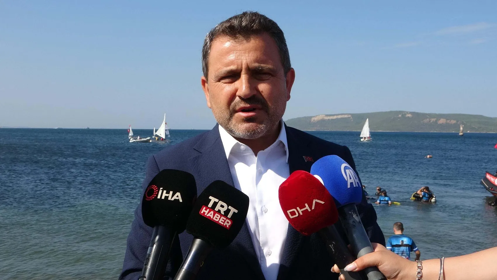 Çanakkale'nin Mavi Derinliklerinde Tarihe Saygı Yolculuğu: Gençler Su Altında Buluştu