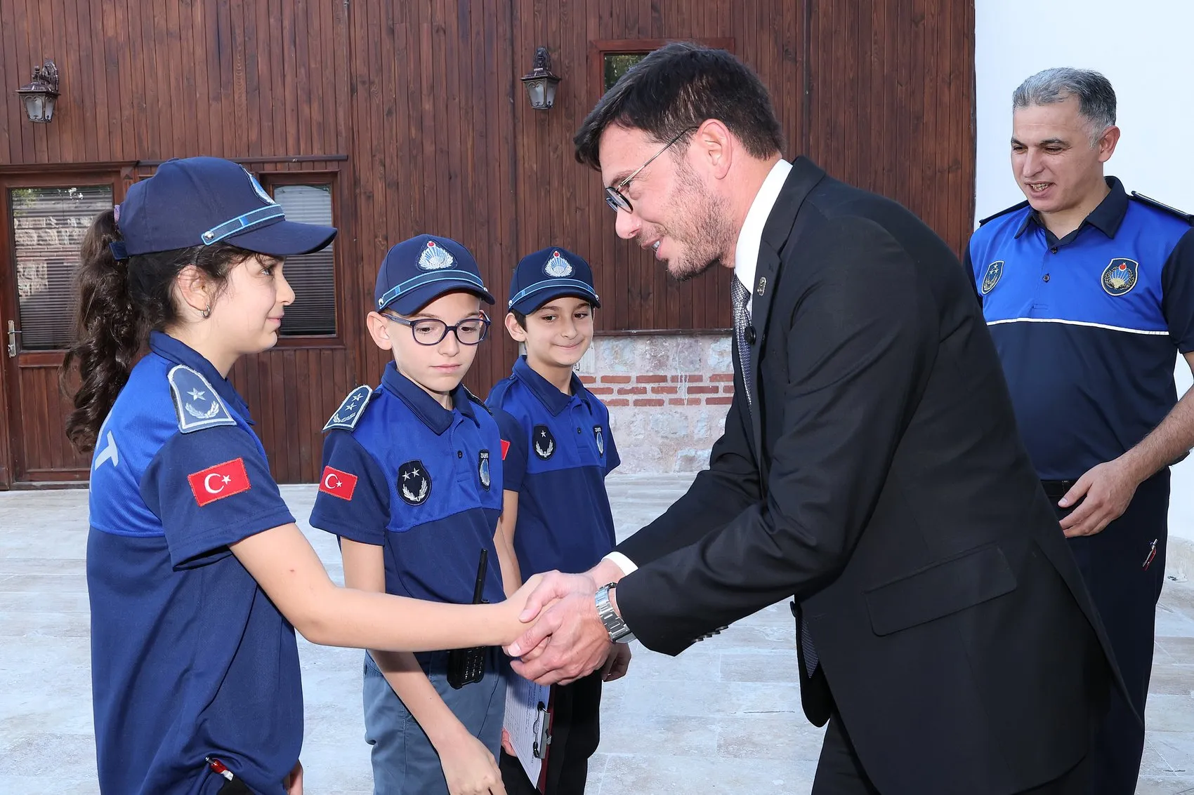 Tokat sokaklarında minik denetçiler: Zabıta üniformasını giyip sahaya indiler