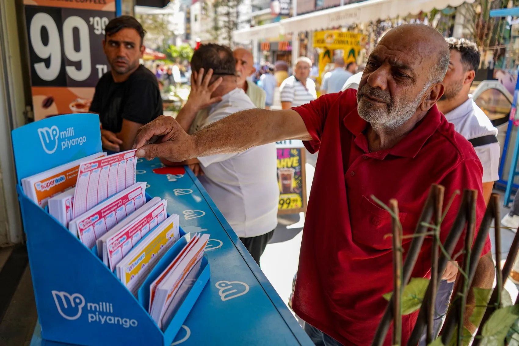 Antalya'da 700 Milyonluk Hayal: Şans Oyunları Bayilerinde Büyük İkramiye Mesaisi