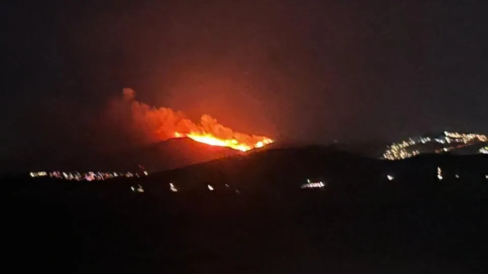 Bodrum'un turistik noktasında geceyi aydınlatan alevler