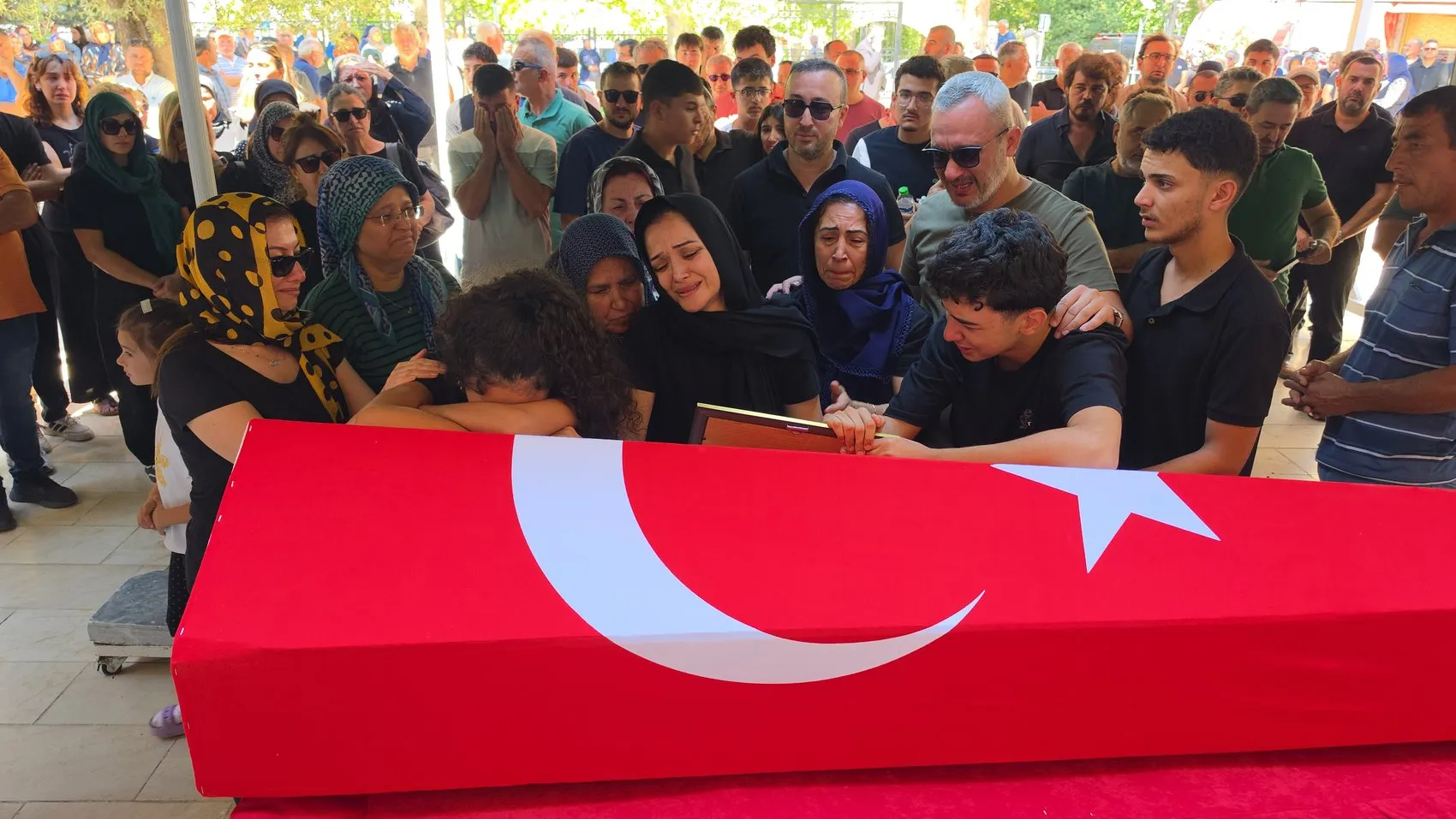 Tribünde başlayan büyük heyecan acı bir veda ile noktalandı: Gazi taraftar son yolculuğuna uğurlandı