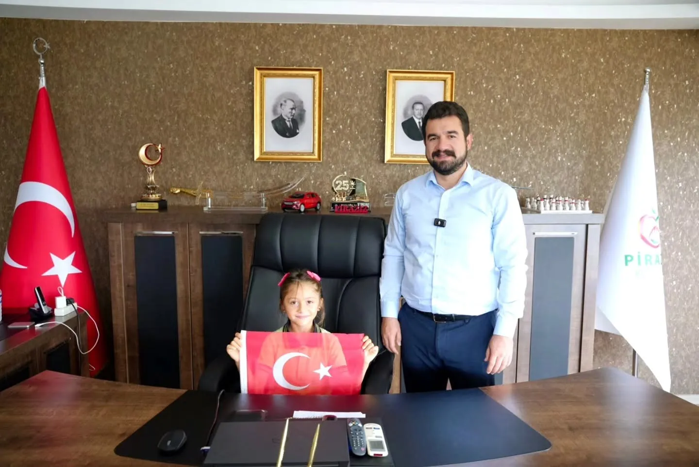 Minik Nehir'in sokaktaki duyarlı hareketi görenleri duygulandırdı