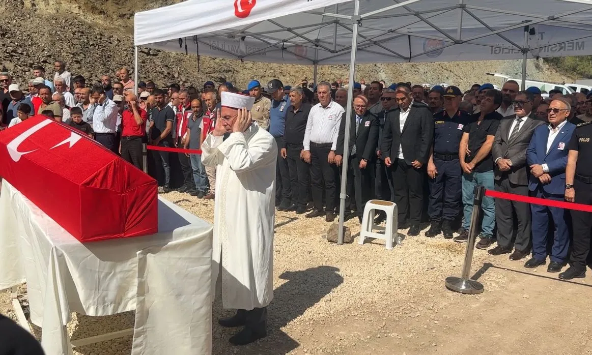 Denizdeki facia Mersin'i yasa boğdu: Uzman Çavuş Fahri Ateş son yolculuğuna uğurlandı
