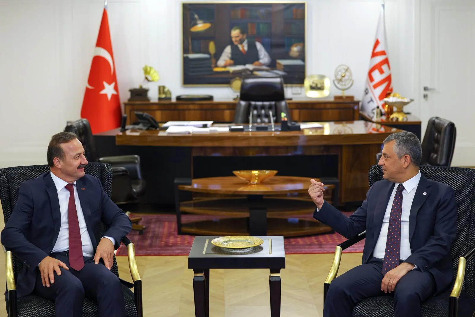 Özgür Özel'den Mansur Yavaş'ın ayrılık kararına net mesaj: Siyasi tercihlerine saygımız tam