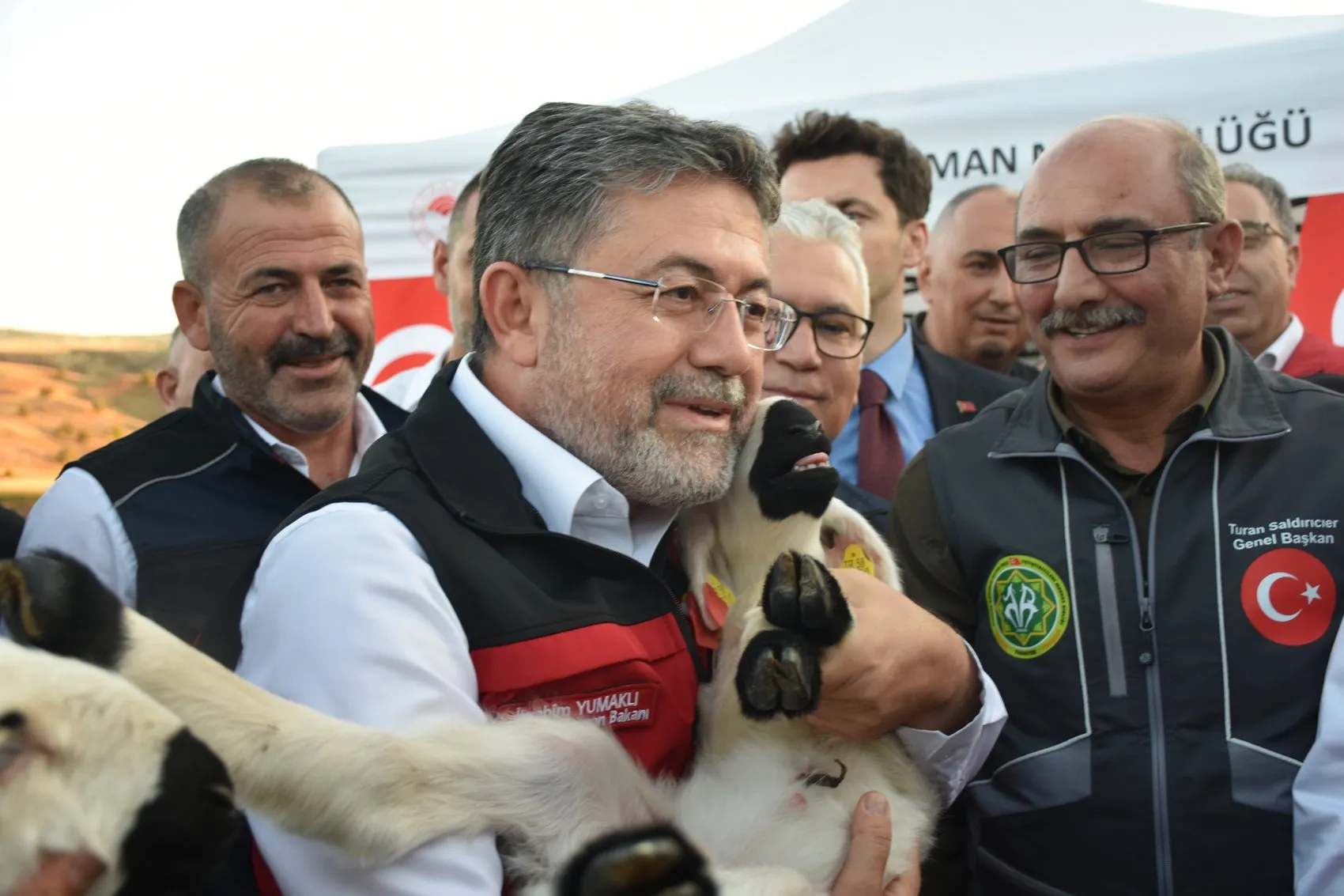 Bakan Yumaklı'dan Sivas'ta Arıcılık Mesaisi: Bal Üretiminde Zirveye Göz Kırpıyoruz