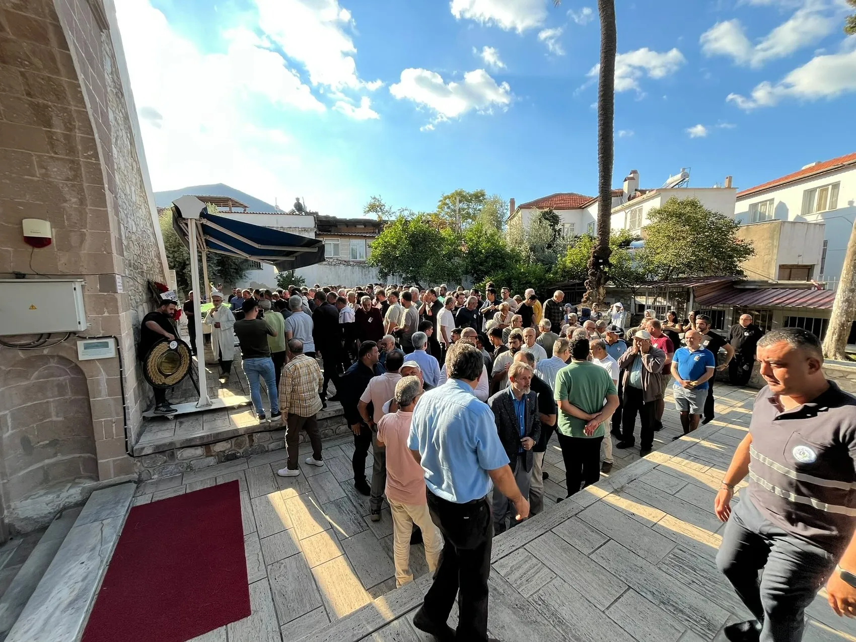 Bodrum'daki komşu dehşetinde son veda: Acılı aile evlatlarını toprağa verdi