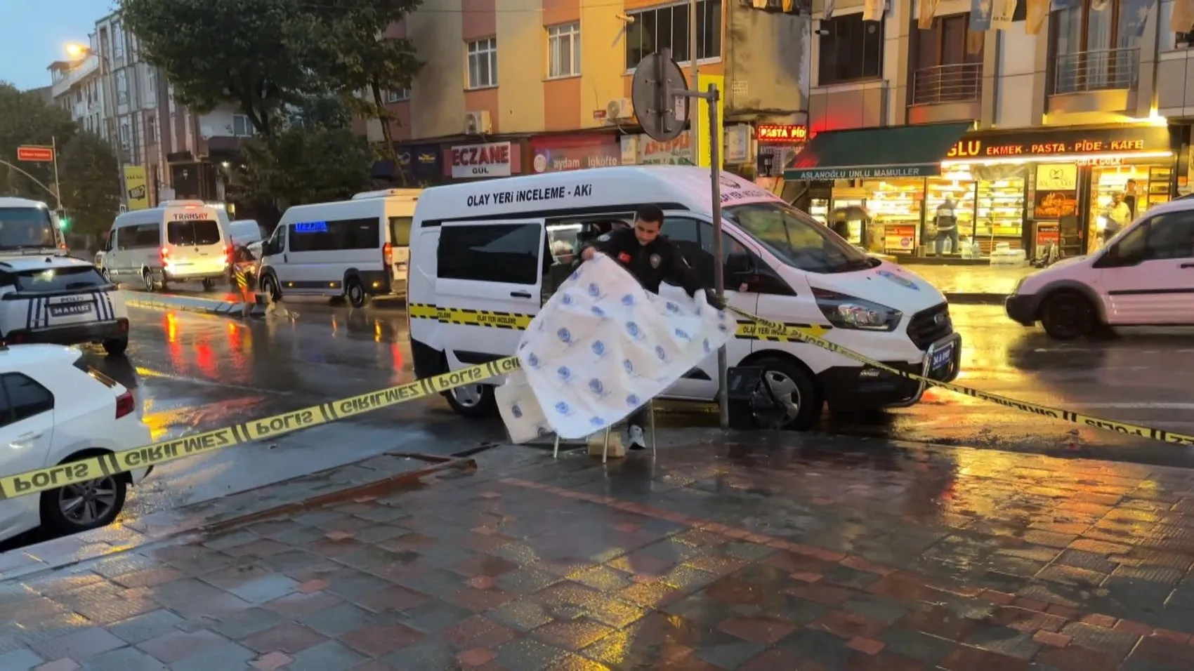 Gaziosmanpaşa'da sabahın ilk ışıklarında korku dolu anlar: İş yerine patlayıcı bıraktılar
