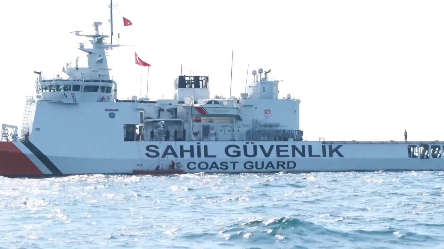 Marmara'nın derinliklerinde zamana karşı yarış: 10 denizciyi arama çalışmaları sürüyor