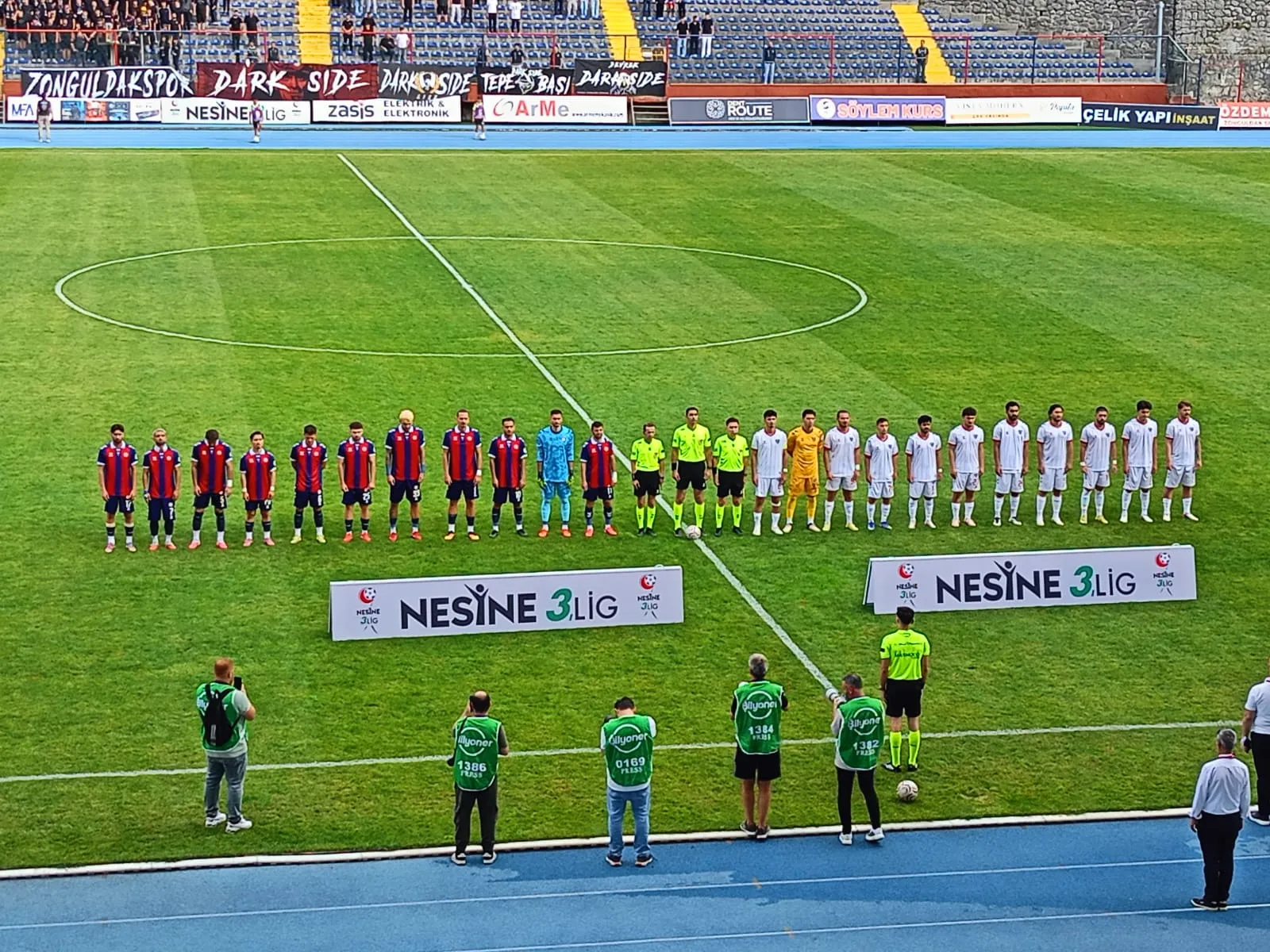 Tribünlerde gergin bekleyiş: Zonguldak'ta futbol heyecanı yerini arbedeye bıraktı
