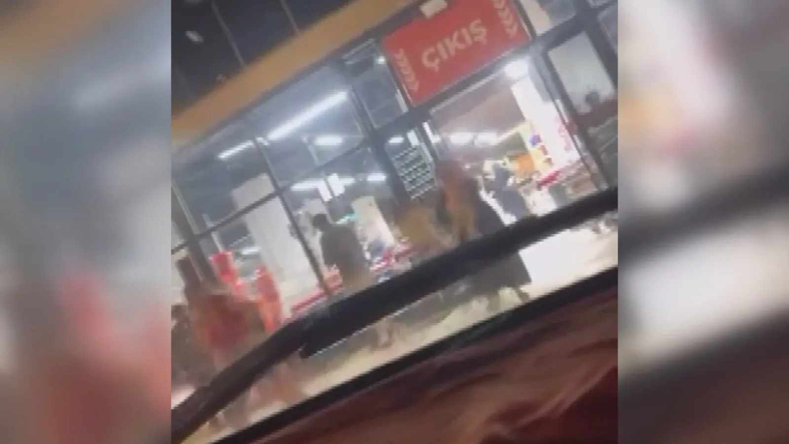 Sincan'da market alışverişi kanlı bitti: Husumetlilerin silahlı düellosu kamerada