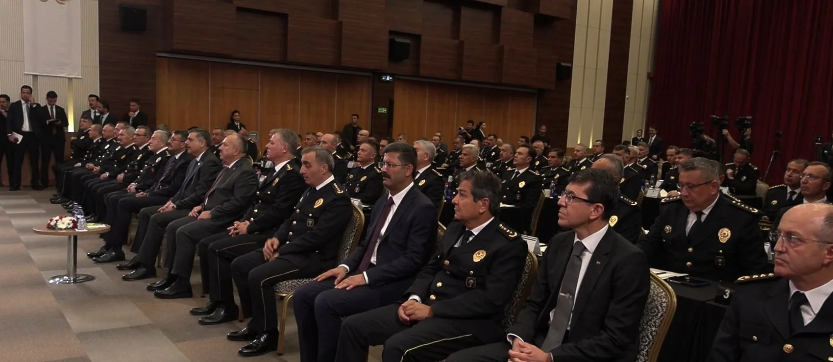 Okul kapısında güvenlik alarmı: Bakan Çiftçi'den emniyet müdürlerine 'rutin' uyarısı
