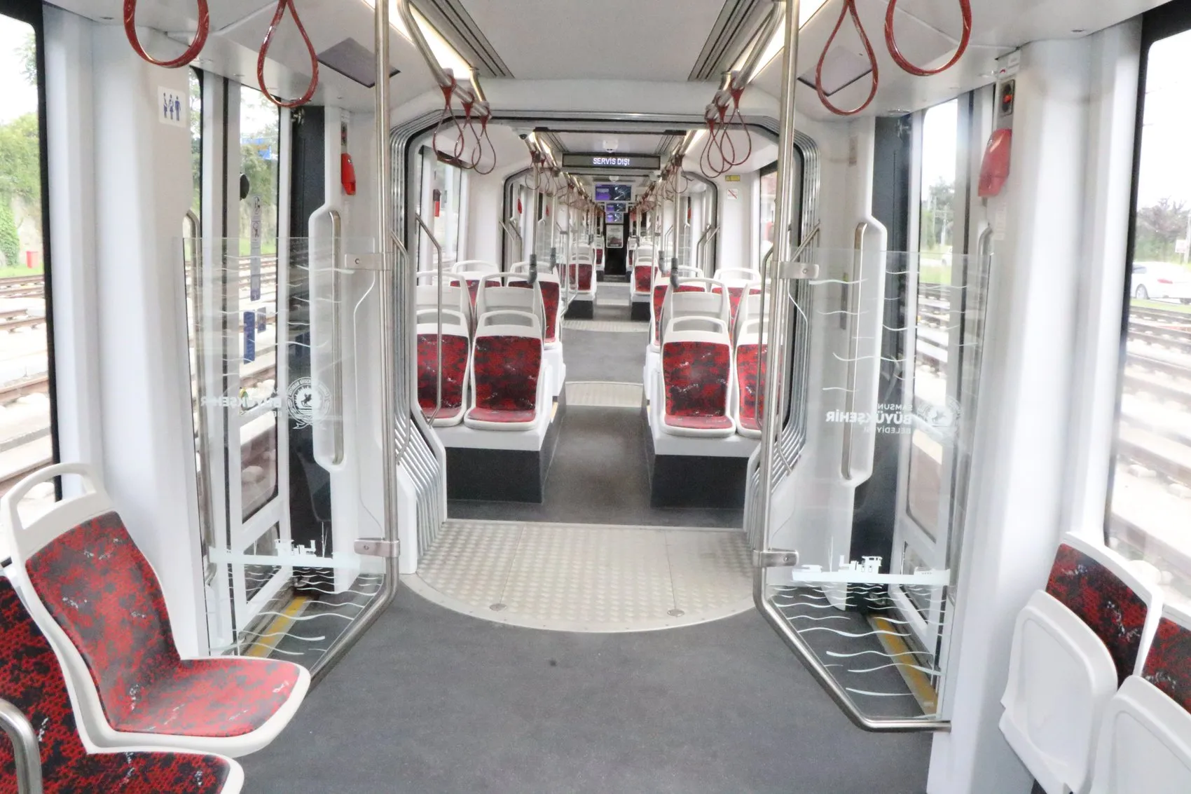 Samsun raylı sisteminde yerli devrim: Kırmızı-beyaz tramvaylar şehre güç katıyor
