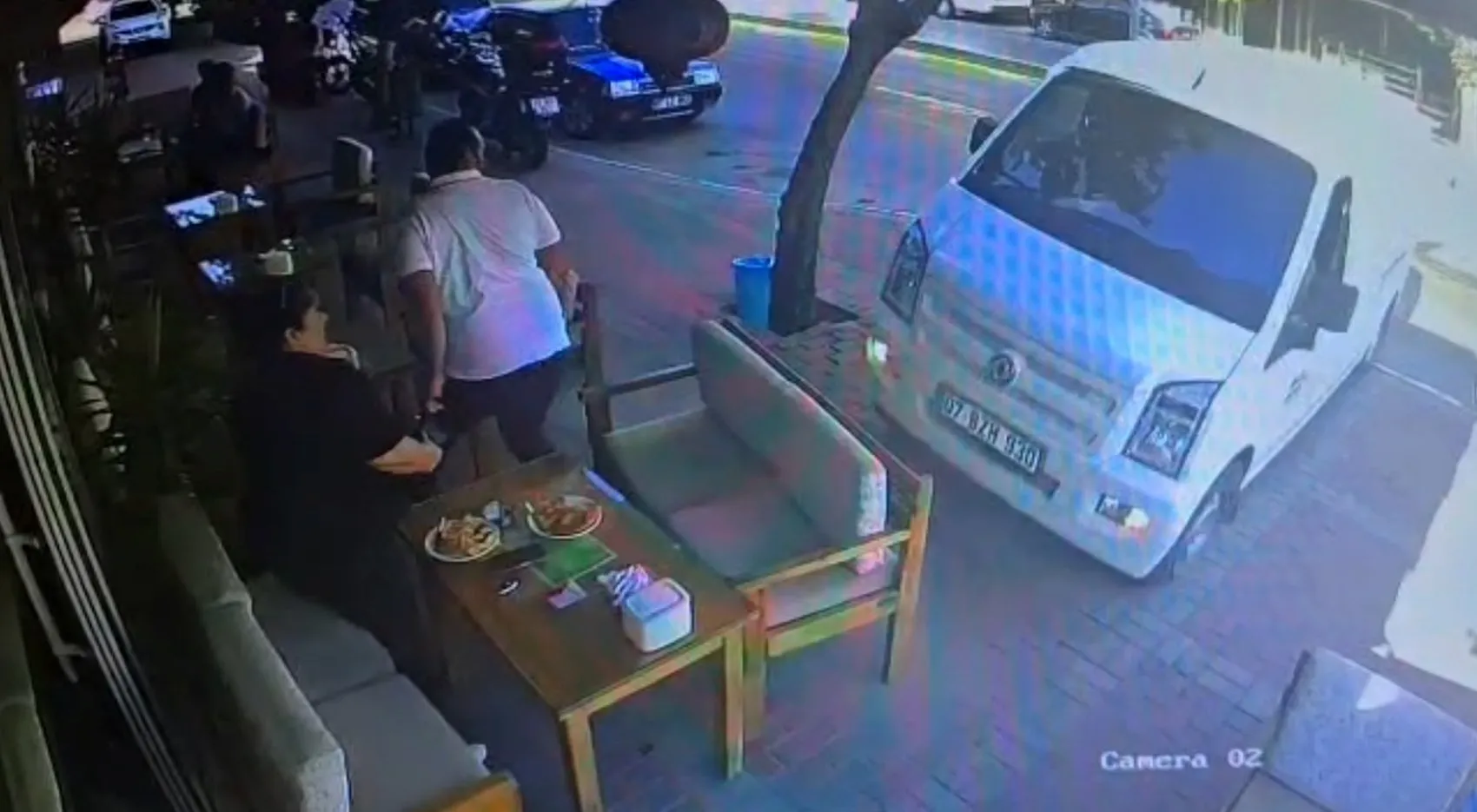 Manavgat'ta dehşet anları: Kahvaltı keyfi saniyelerle kabusa döndü