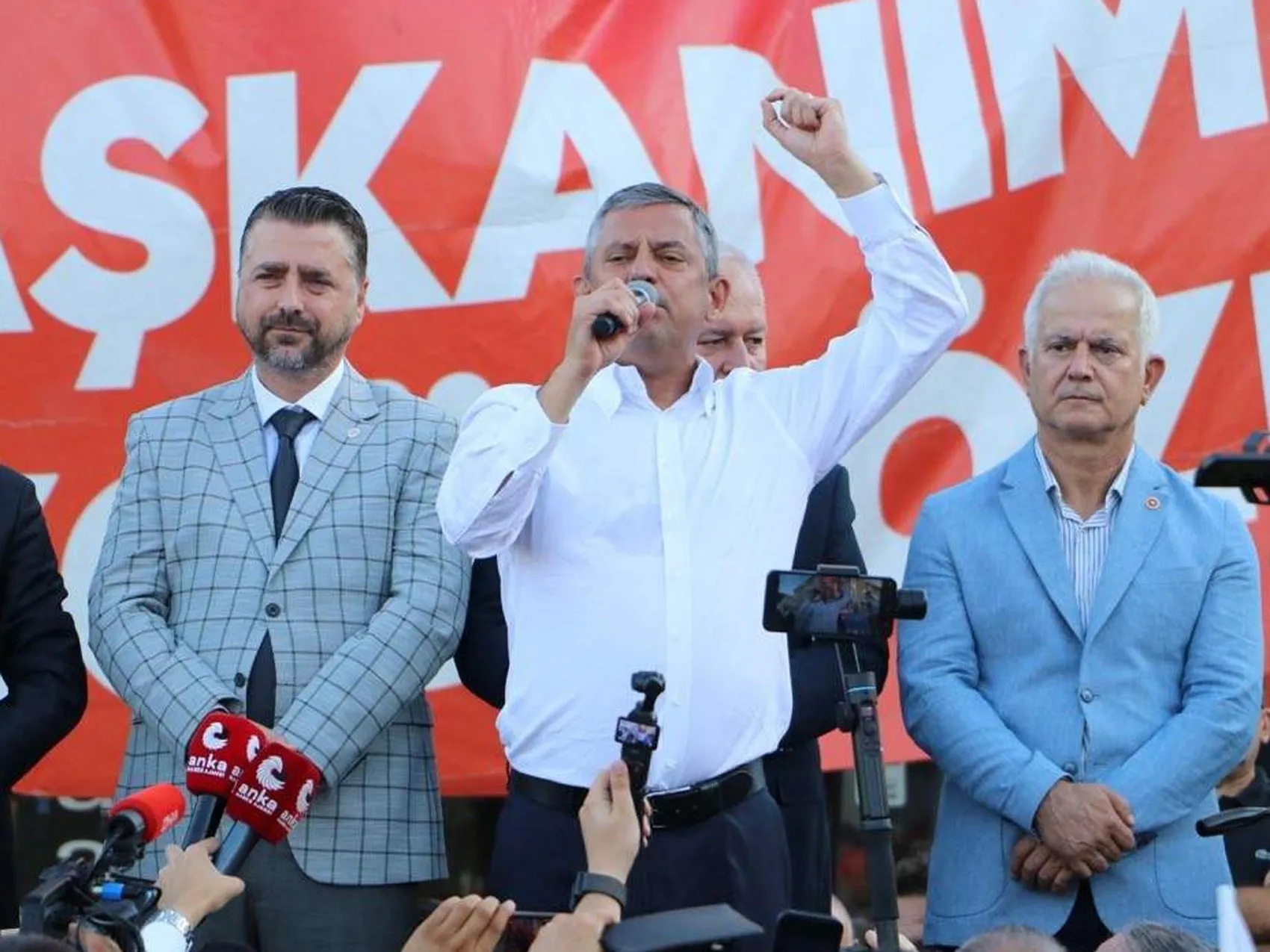 Özgür Özel'den Tekirdağ'da İktidar Mesajı: 30 Yıl Muhalefette Kalacağıma 30 Dakika Haysiyetimle İktidar Olurum