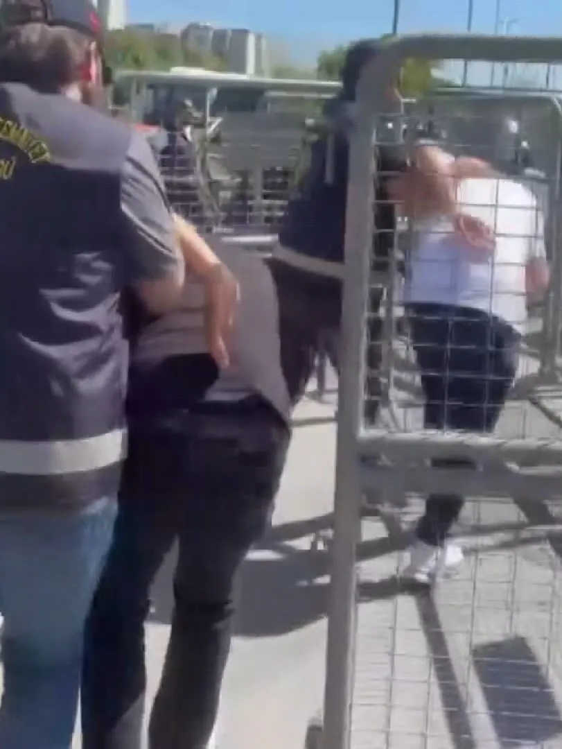 Küçükçekmece'de silahlı dehşet: Polis yaka kamerası şüphelinin kaçışını böyle bitirdi