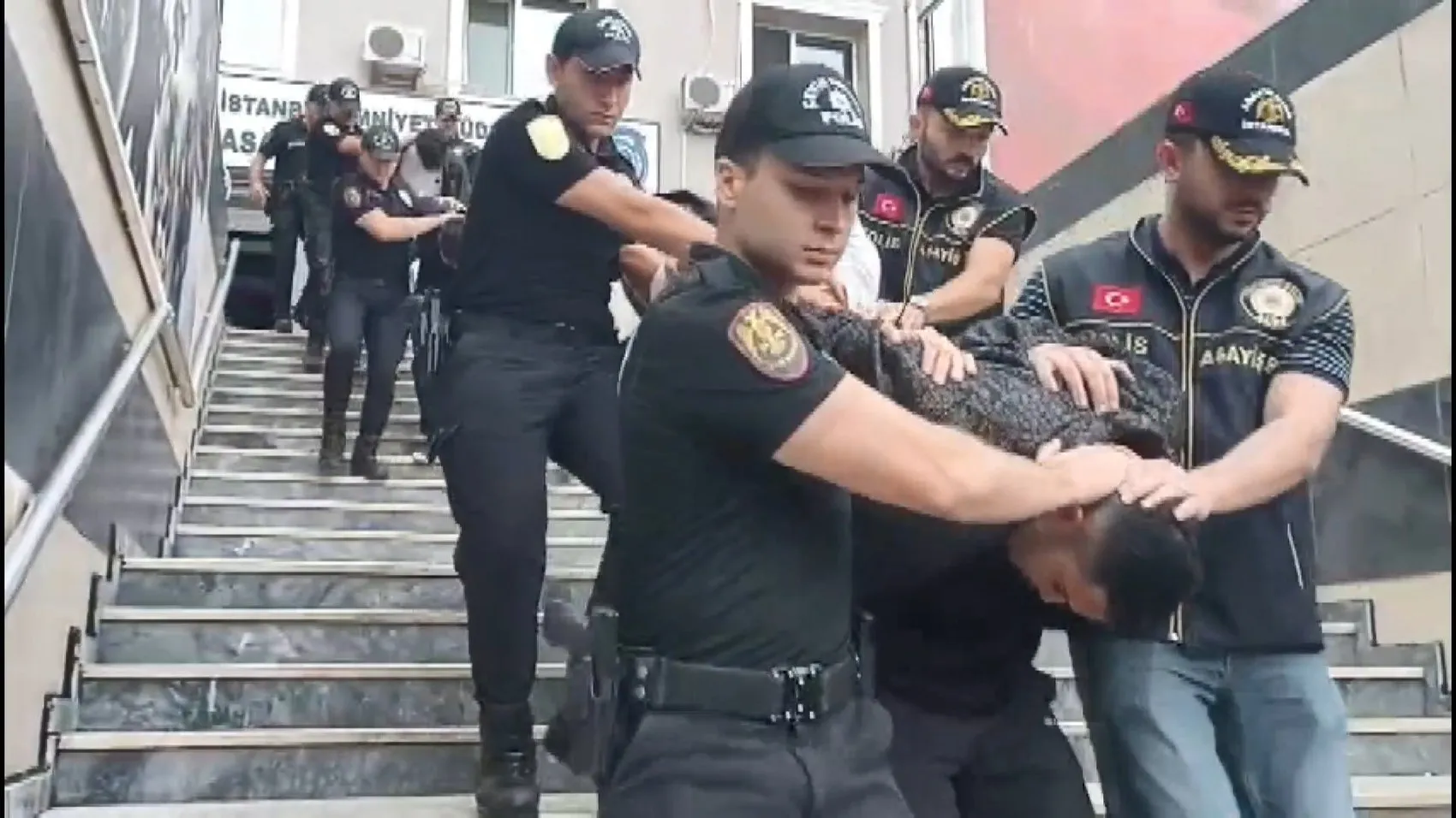Dört ilde eş zamanlı şafak operasyonu: Suç örgütlerine ağır darbe