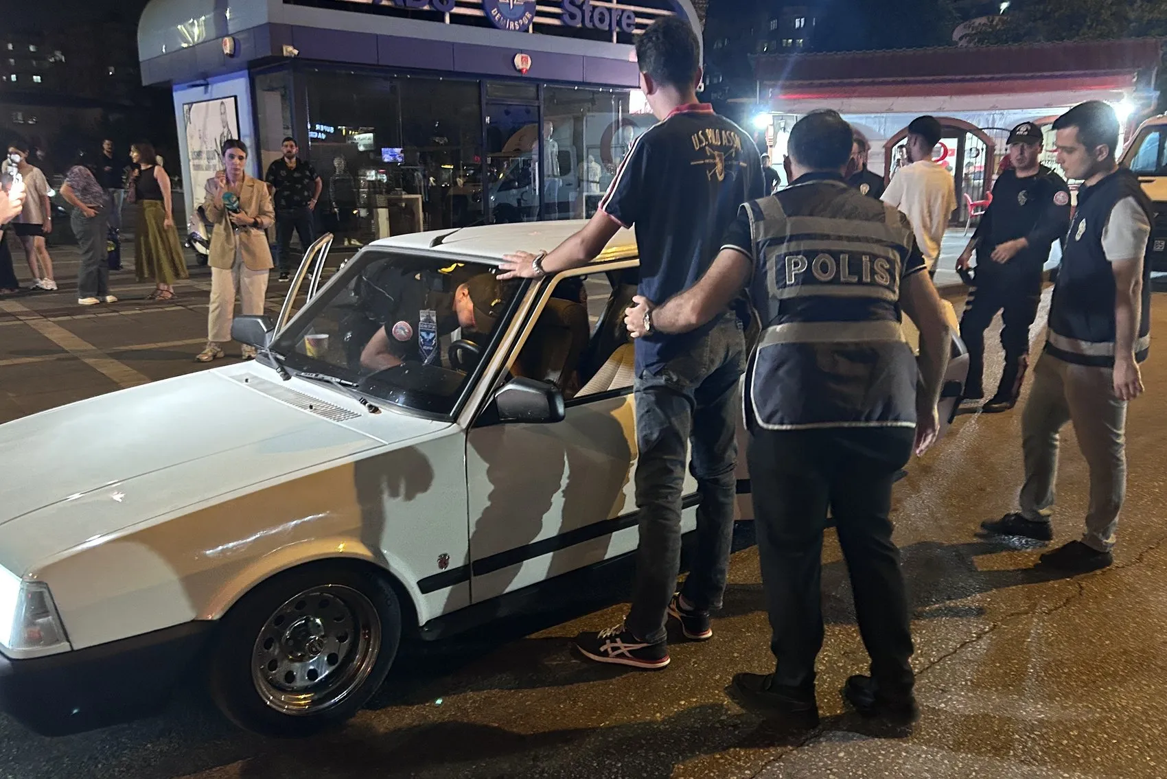 Adana sokaklarında gece operasyonu: 1594 polisle kuş uçurtulmadı