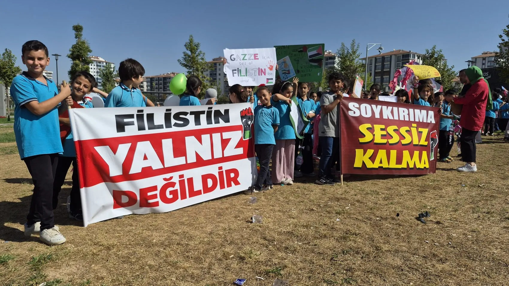 Malatya semaları Filistinli çocuklar için renklendi: Uçurtmalar özgürlük mesajıyla yükseldi