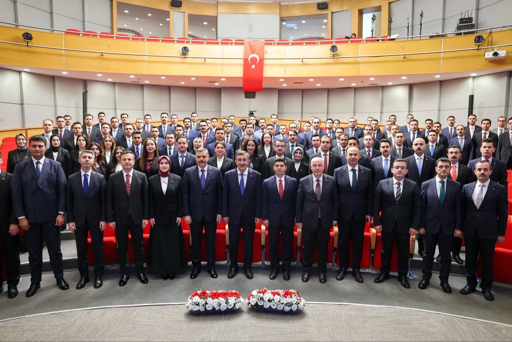 Devletin şefkat elini taşıyacak yeni nesil yöneticilere kritik mesaj