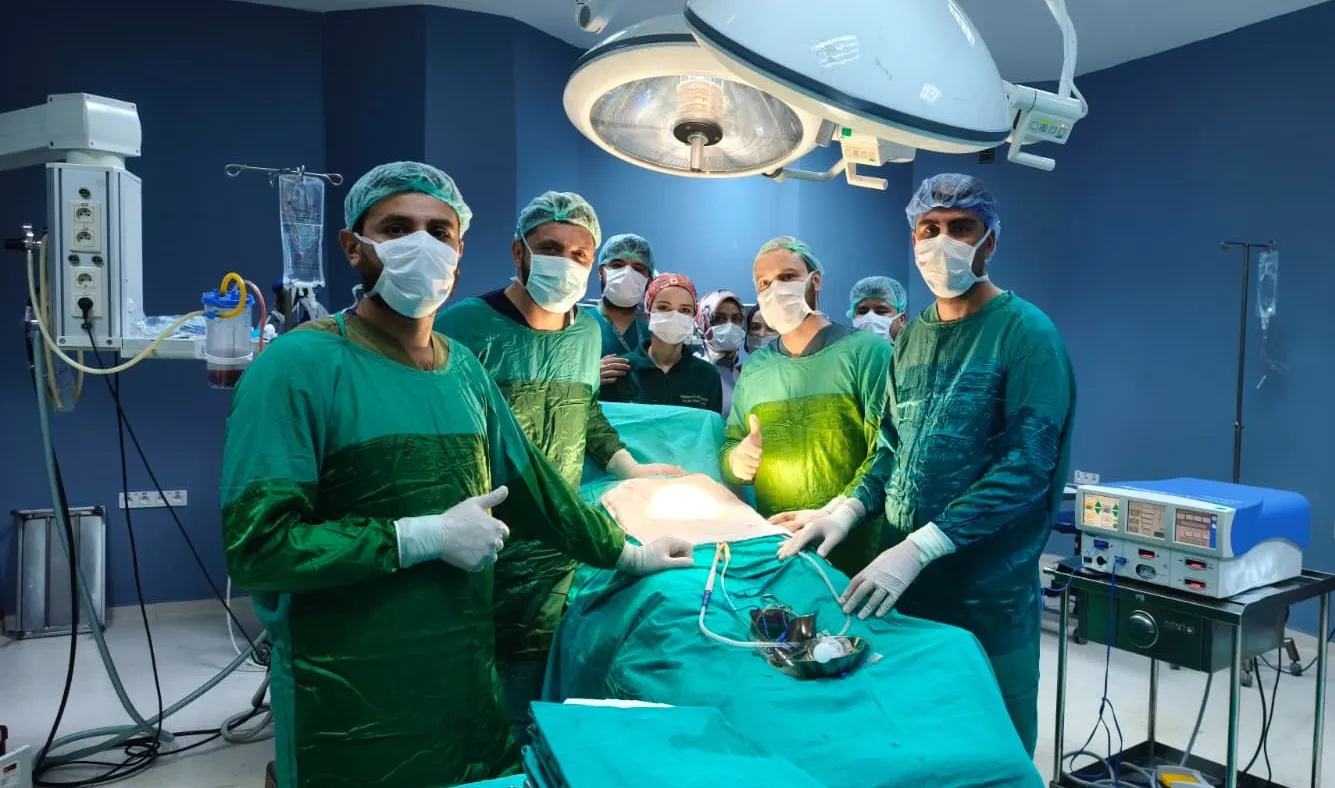 82 yaşındaki hastanın mesanesinden çıkanlar doktorları bile şaşırttı: Tam 42 parça