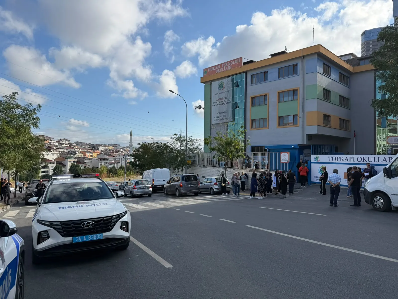 Esenyurt'ta okul zili çaldı, polis gökyüzünden göz hapsine aldı