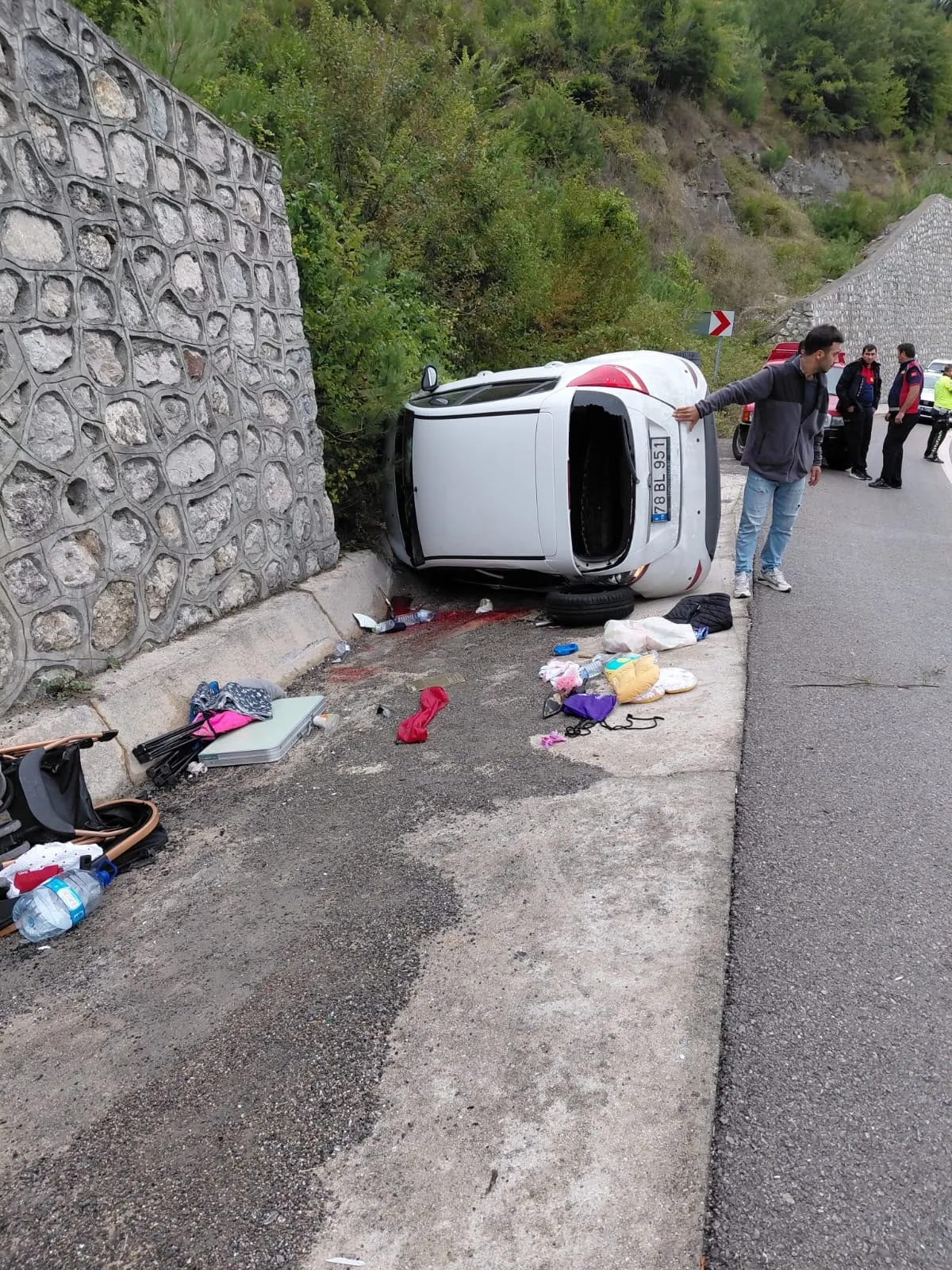 Amasra yolunda yürek yakan kaza: Müzik öğretmeni anne hayatını kaybetti