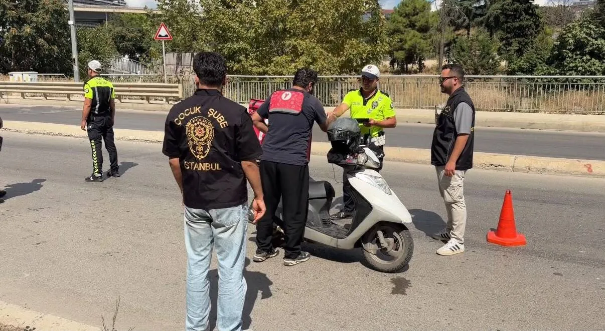 Kadıköy semalarında gözler okul çevrelerinde: Havadan sıkı takip başladı