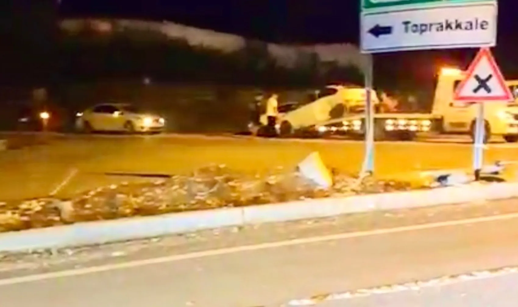 Osmaniye'de dehşet anları kamerada: Kavşakta iki araç birbirine girdi