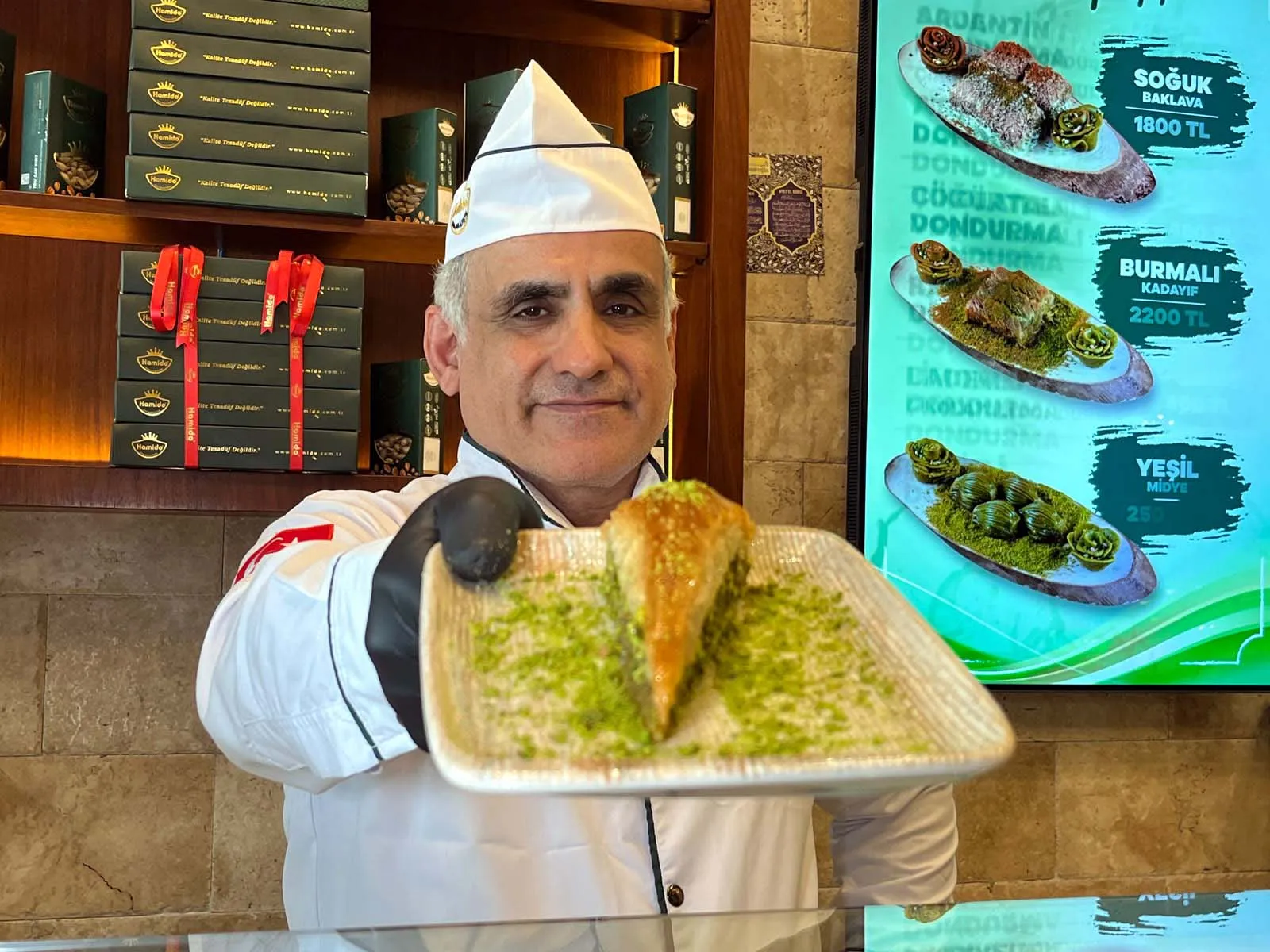 Yazılım mühendisliğini bıraktı, rotayı ABD'ye çevirdi: SpaceX çalışanları artık Antep baklavası yiyor