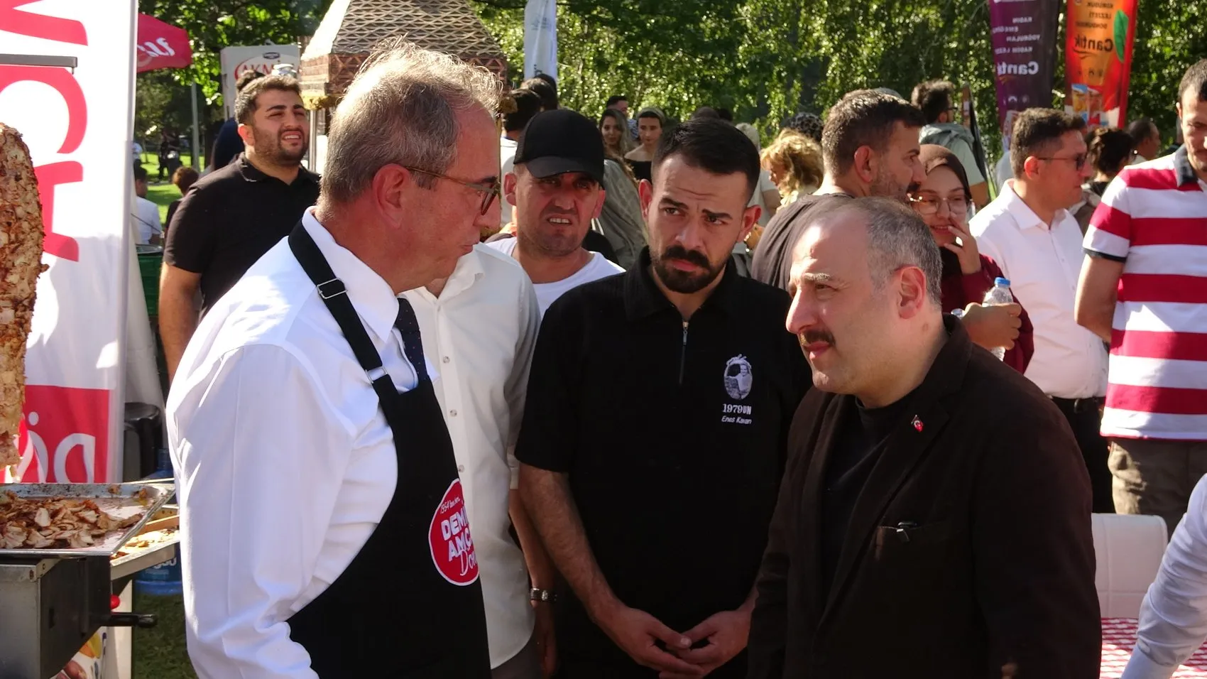 Börek ikramı üzerinden Özgür Özel'e sert tepki: Vatandaşa karşı takınılan tavır kabul edilemez