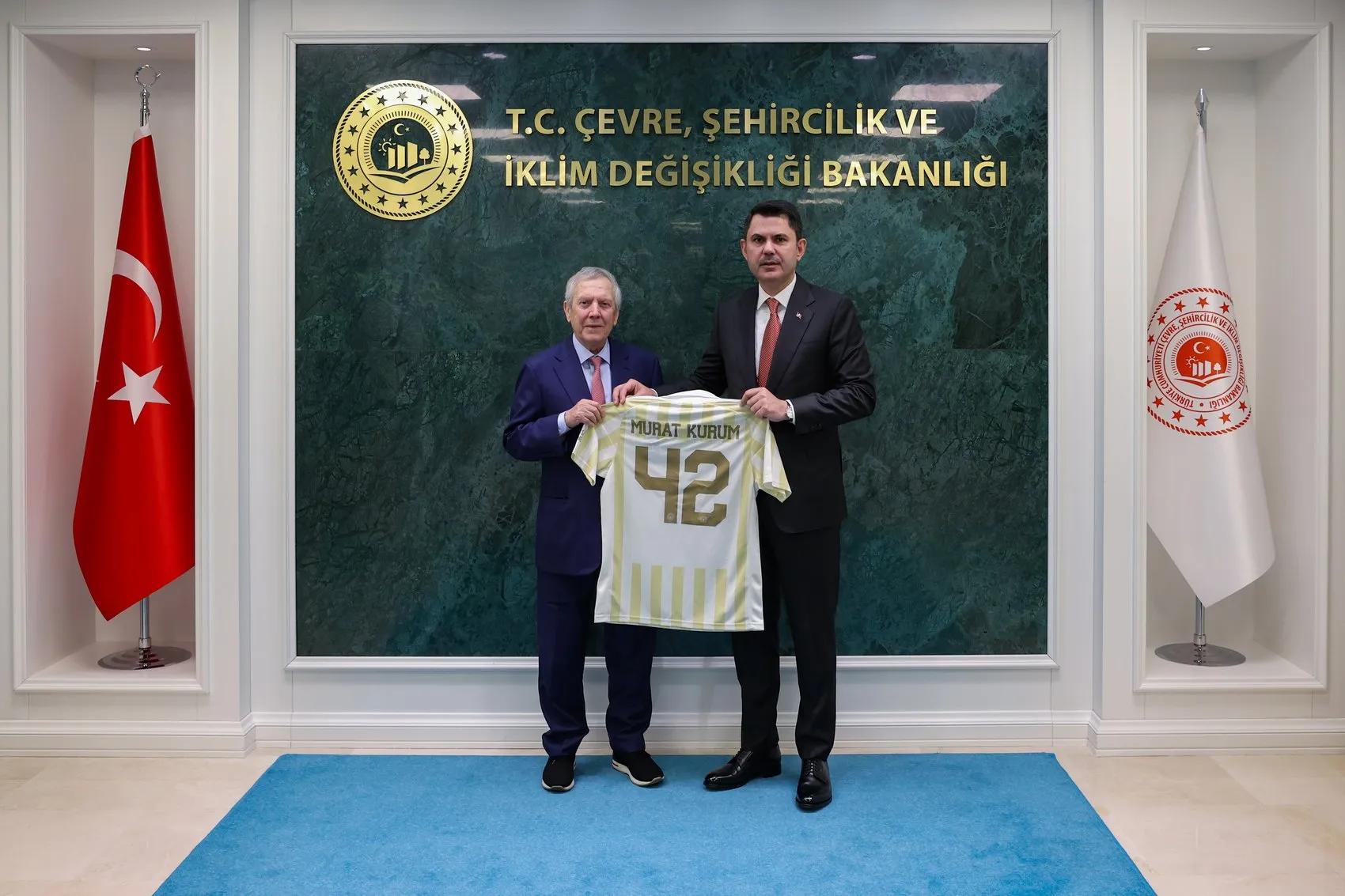 Bakanlıkta sürpriz buluşma: Aziz Yıldırım'ın Ankara mesaisinin detayları