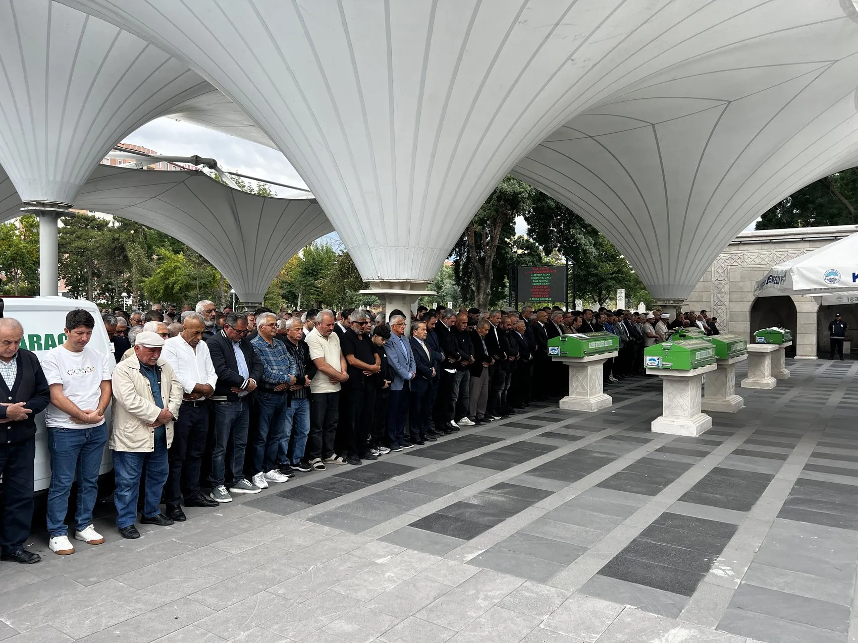 Kayseri'de yürek yakan veda: Babasının kucağında hayata veda etti