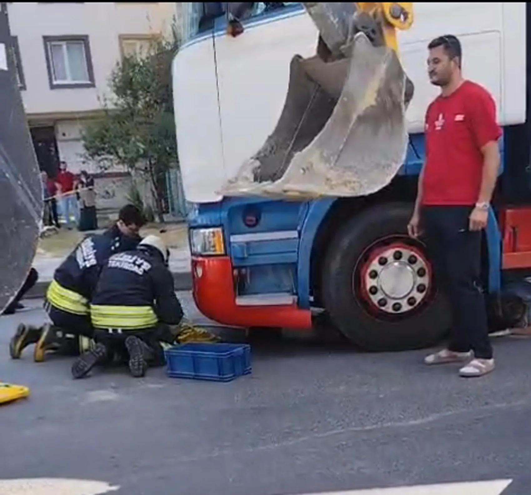 Kapaklı'da korkunç kaza: Yaya geçidindeki yaşlı kadın TIR'ın altında kaldı
