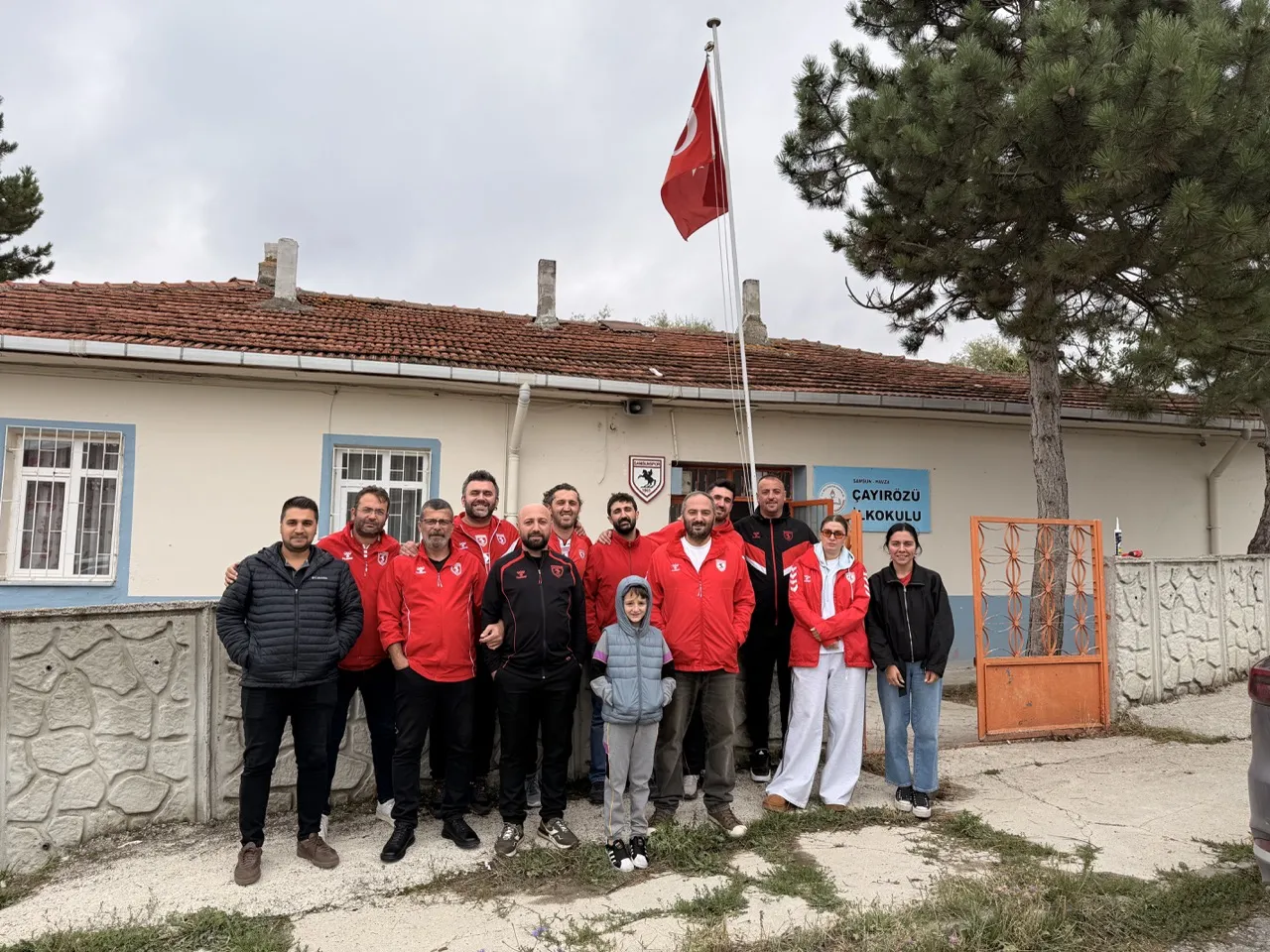 Samsunspor sevgisi kırsaldaki sınıflara taşındı: Minik öğrencilere anlamlı destek