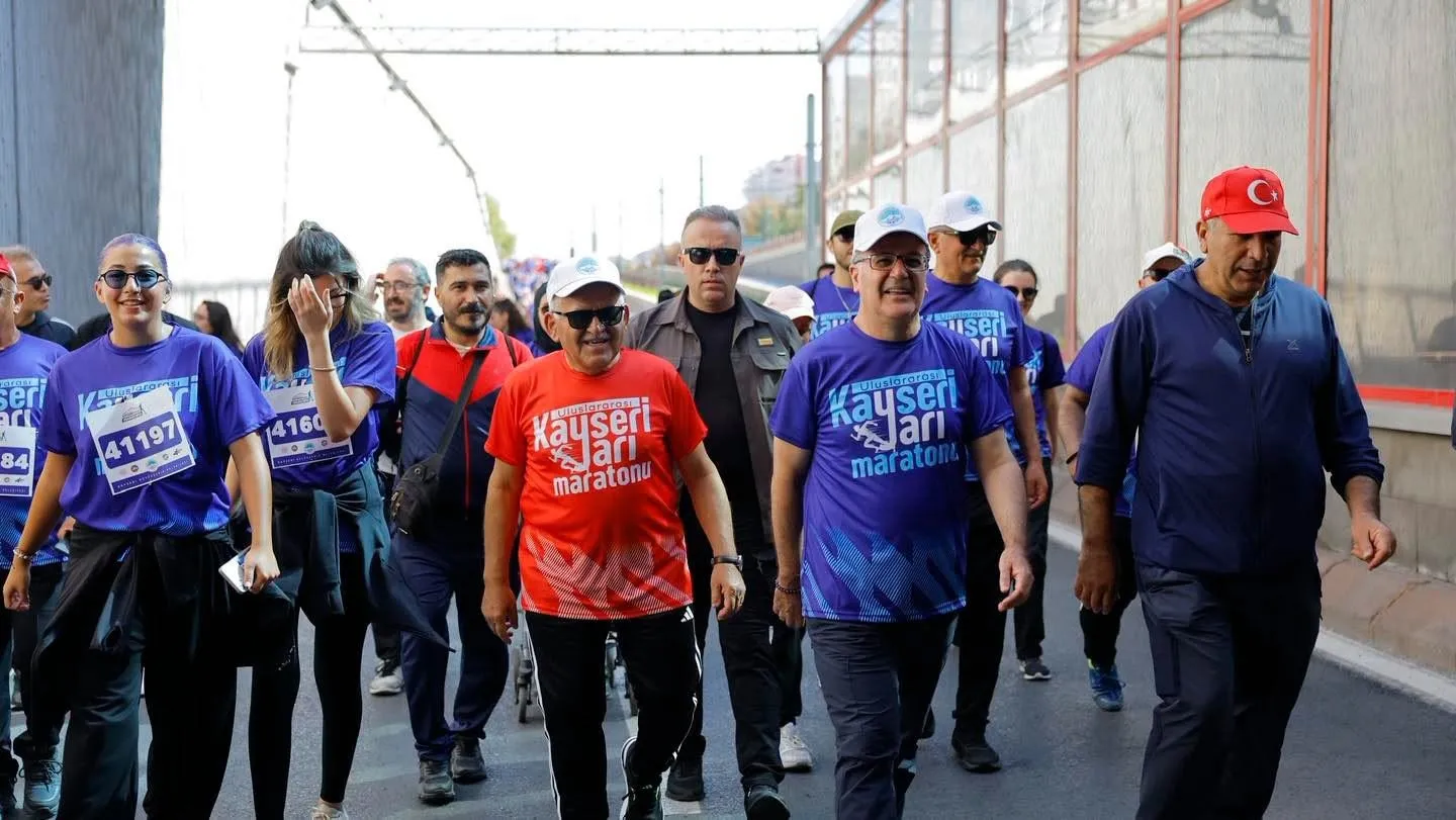 Kayseri'de 10 bin kişilik dev buluşma: Şehir maraton coşkusuyla dünya sahnesine çıktı