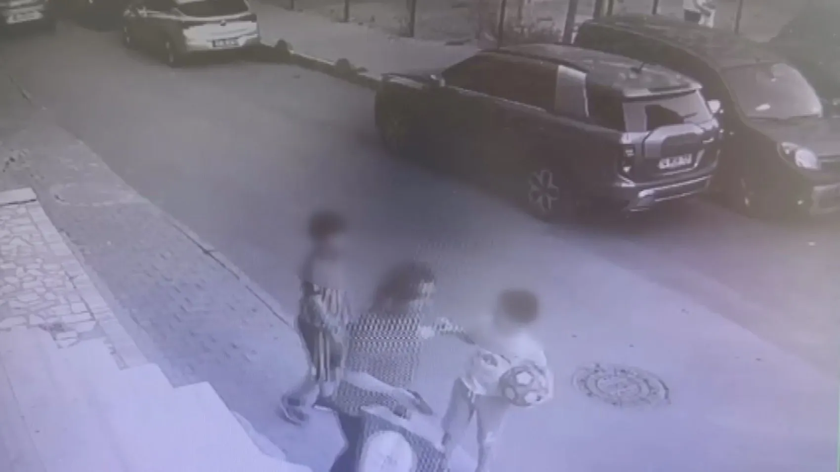 Sokak ortasında dehşet anları: Alacak kavgası masum bir çocuğun hayatını karartıyordu