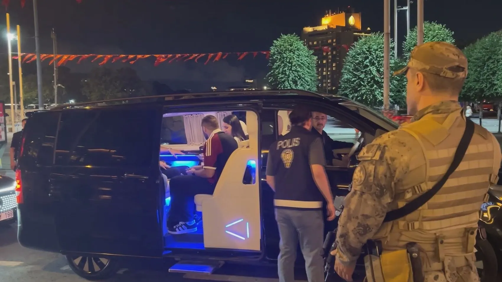 İstanbul'un kalbinde geniş çaplı güvenlik ablukası: Gece boyu sürdü