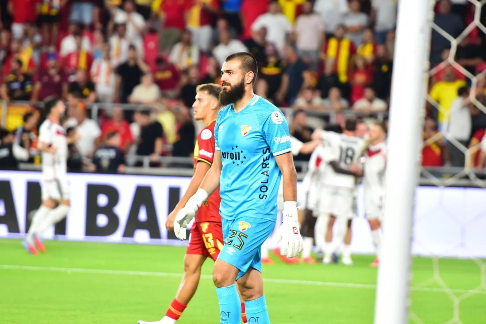 Göztepe'de Adnan Süvari Sezonu kabusa döndü: Tribünler isyanda, kaleci Gugeshashvili'den şok tehdit