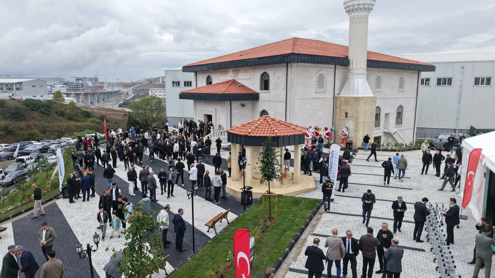 Arnavutköy'de 10 Ayda Yükselen Manevi Durak: Mehmet Yusuf Aydın Camisi Kapılarını Açtı