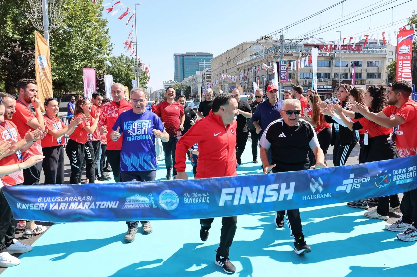 Kayseri'de 10 bin kişilik dev buluşma: Şehir maraton coşkusuyla dünya sahnesine çıktı