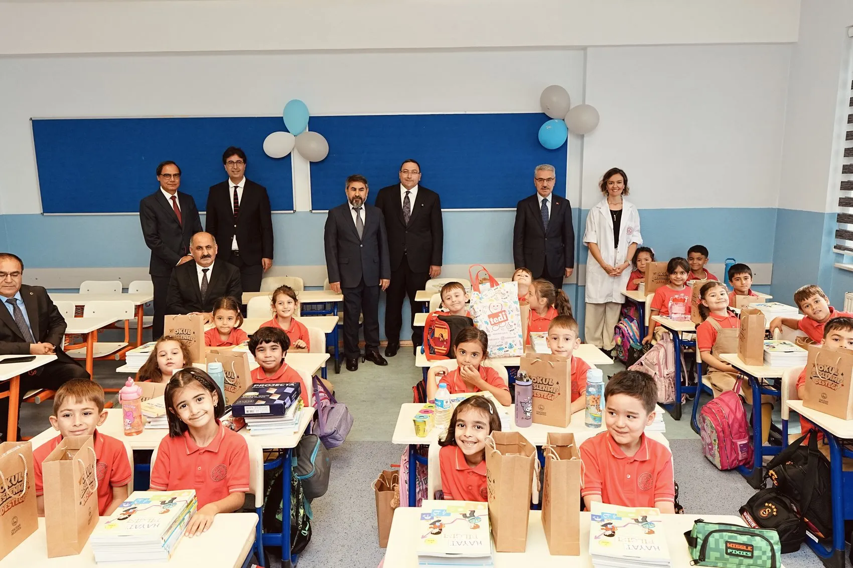 Üsküdar'da okul bahçelerinde yankılanan ilk ders zili: Geleceğin mimarları sınıflarına kavuştu